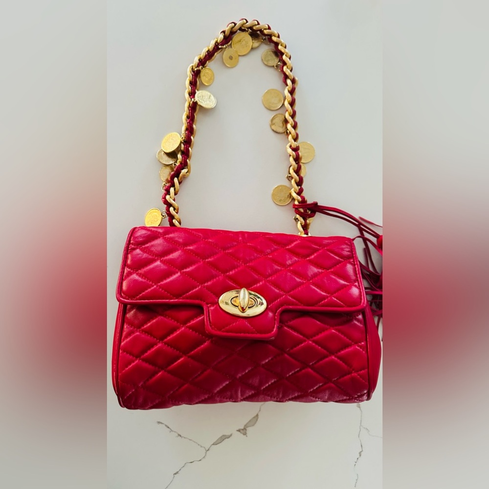 Italian leather bag with coin chain